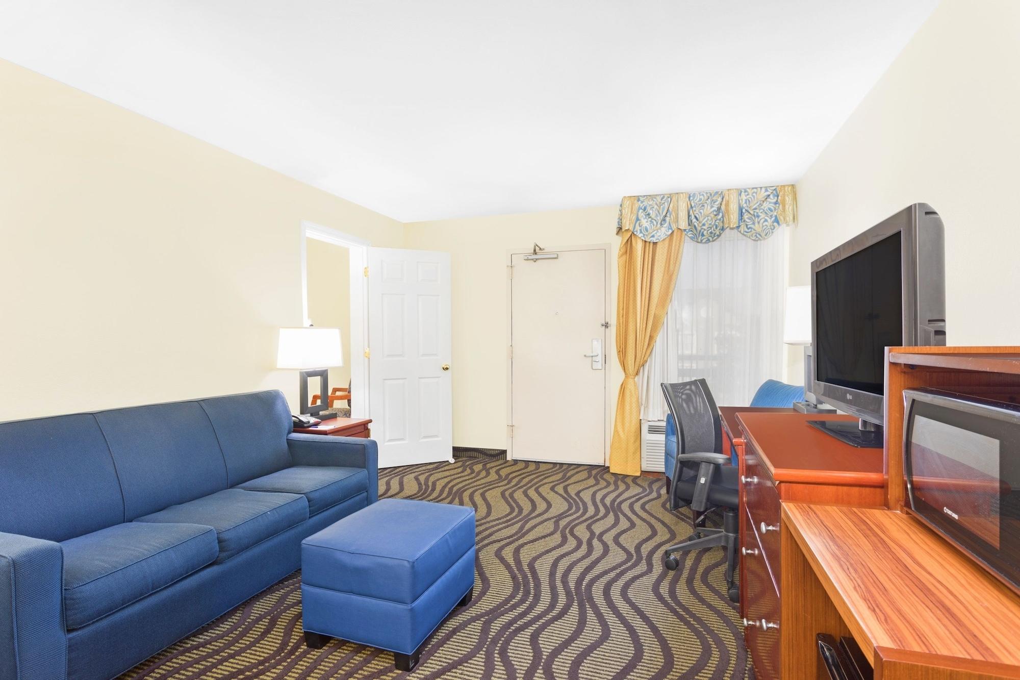 Baymont By Wyndham Savannah Midtown Exterior foto