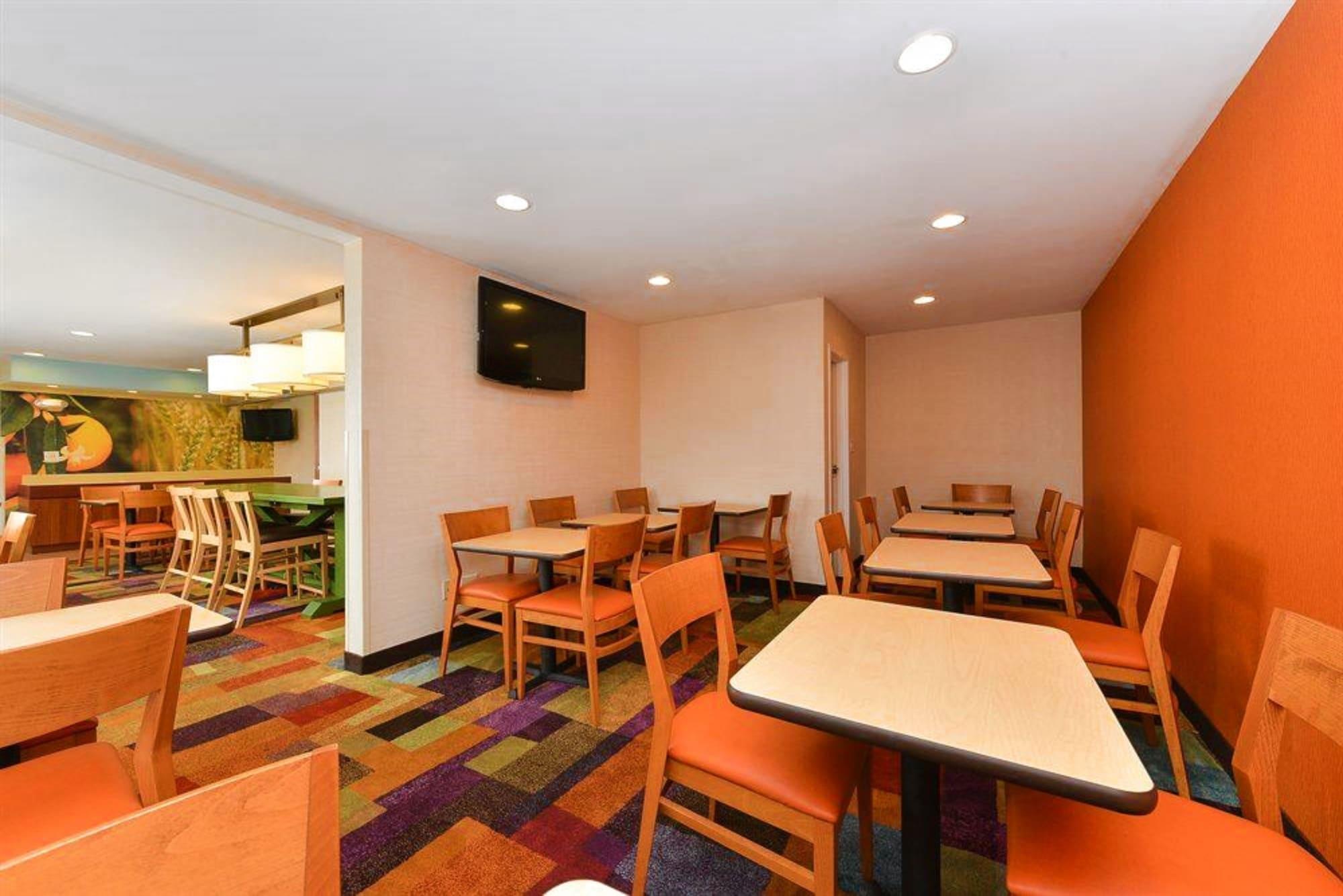 Baymont By Wyndham Savannah Midtown Exterior foto