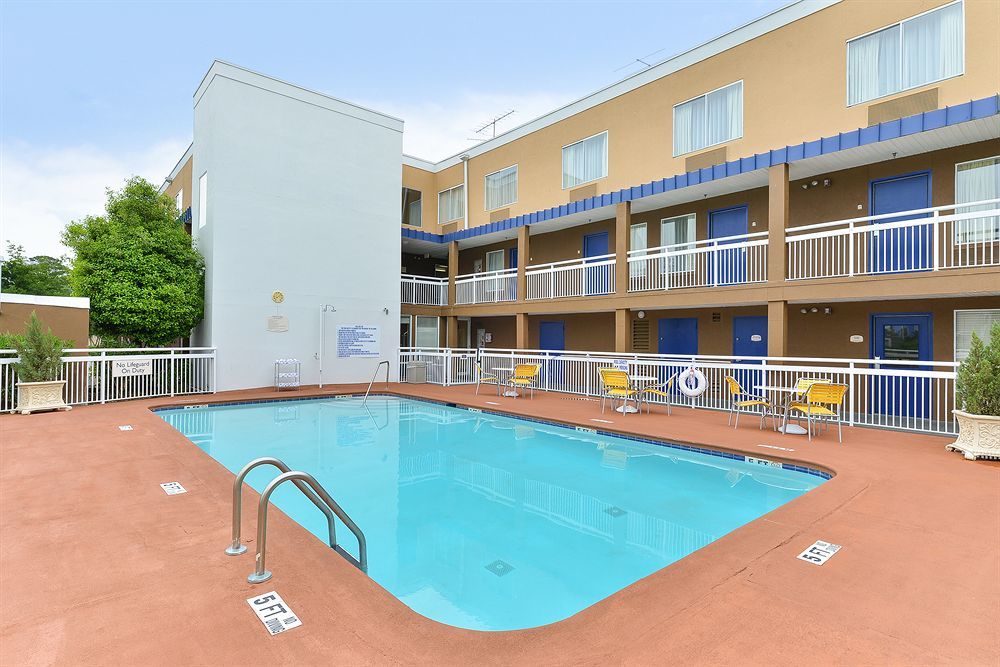 Baymont By Wyndham Savannah Midtown Exterior foto